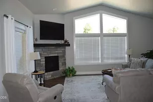 303 NW Collette Way, Grants Pass, OR 97526 - Photo 2