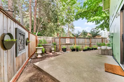 600 W 1st Street #8, Phoenix, OR 97535 - Photo 16