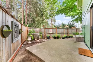 600 W 1st St, Phoenix, OR 97535 - Photo 16
