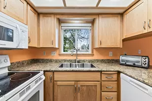 600 W 1st St, Phoenix, OR 97535 - Photo 6