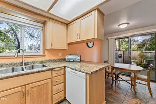 600 W 1st St, Phoenix, OR 97535 - Photo 8