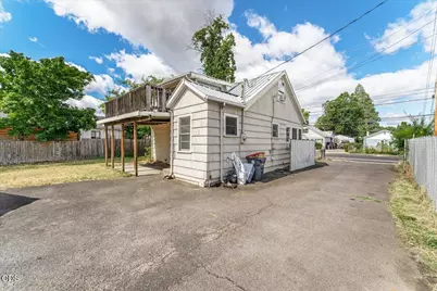 214 N Columbus Avenue, Medford, OR 97501 - Photo 22