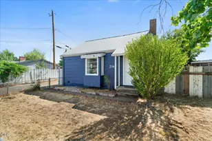 214 N Columbus Ave, Medford, OR 97501 - Photo 1