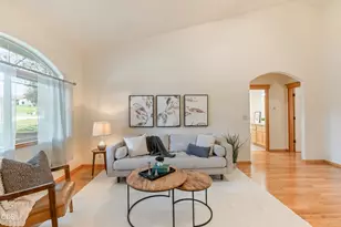 1009 SW Crosscut Ct, Bend, OR 97702 - Photo 4