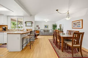 1330 Franklin Ct, Medford, OR 97501 - Photo 10