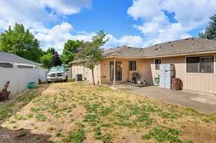 1330 Franklin Ct, Medford, OR 97501 - Photo 30