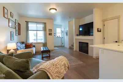 2524 NE Purcell Boulevard, Bend, OR 97701 - Photo 2
