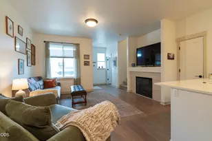 2524 NE Purcell Blvd, Bend, OR 97701 - Photo 2
