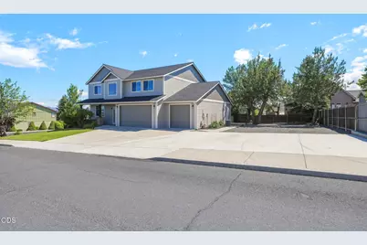 2484 SW 39th Street, Redmond, OR 97756 - Photo 2