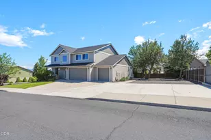 2484 SW 39th St, Redmond, OR 97756 - Photo 2