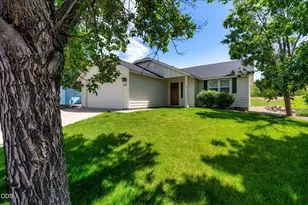 454 NE Spruce Ct, Redmond, OR 97756 - Photo 2