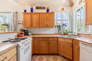 902 Golden Pheasant Dr, Redmond, OR 97756 - Photo 8