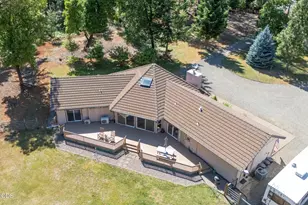 1133 Idlewild Dr, Cave Junction, OR 97523 - Photo 2