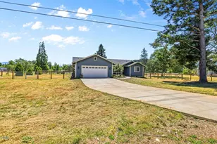 531 Schumacher St, Cave Junction, OR 97523 - Photo 2