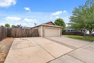 3929 Connor Dr, White City, OR 97503 - Photo 2