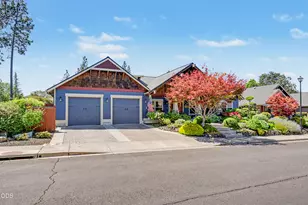 225 Echo Way, Eagle Point, OR 97524 - Photo 2