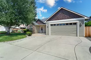 13 Portabello Way, Eagle Point, OR 97524 - Photo 2