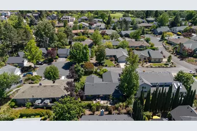 2471 Republic Way, Medford, OR 97504 - Photo 34