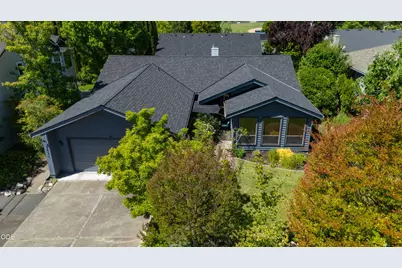 2471 Republic Way, Medford, OR 97504 - Photo 2