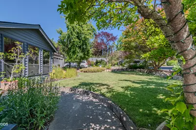 2471 Republic Way, Medford, OR 97504 - Photo 2