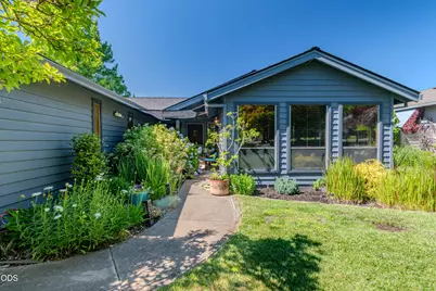 2471 Republic Way, Medford, OR 97504 - Photo 4