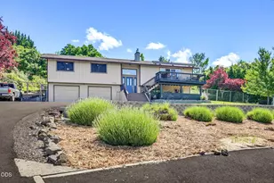 1314 Highcrest Dr, Medford, OR 97504 - Photo 2