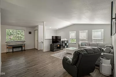 937 Fourth Avenue, Gold Hill, OR 97525 - Photo 2