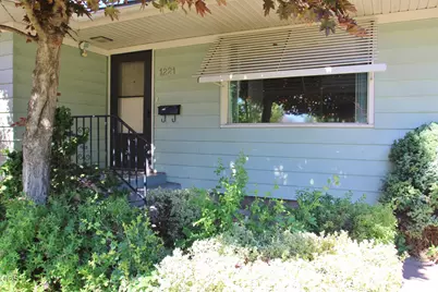 1221 N Eldorado Avenue, Klamath Falls, OR 97601 - Photo 2