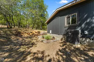 1460 Grays Creek Rd, Grants Pass, OR 97527 - Photo 4