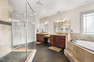 19062 Mount McLoughlin Ln, Bend, OR 97703 - Photo 16