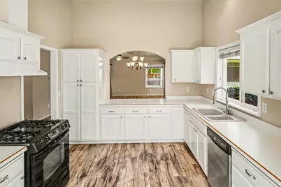 935 Cypress Point Loop, Ashland, OR 97520 - Photo 10