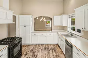 935 Cypress Point Loop, Ashland, OR 97520 - Photo 10
