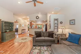 2354 NW Summerhill Dr, Bend, OR 97703 - Photo 6