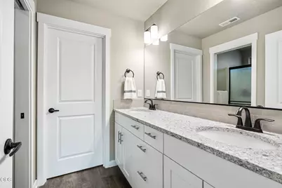 61066 SE Sydney Harbor Drive, Bend, OR 97702 - Photo 18