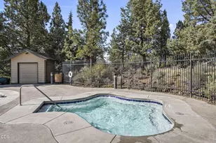 61066 SE Sydney Harbor Dr, Bend, OR 97702 - Photo 36