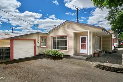 11 S Platt Avenue, Eagle Point, OR 97524 - Photo 2