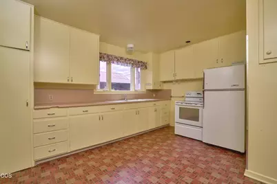 11 S Platt Avenue, Eagle Point, OR 97524 - Photo 16