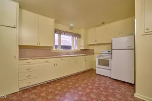 11 S Platt Ave, Eagle Point, OR 97524 - Photo 16