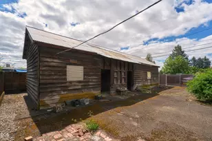 11 S Platt Ave, Eagle Point, OR 97524 - Photo 28