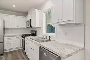 300 Luman Rd, Phoenix, OR 97535 - Photo 8