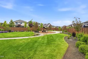 3031 NE Red Jasper Pl, Bend, OR 97701 - Photo 26
