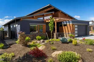 471 E Diamond Peak Ave, Sisters, OR 97759 - Photo 4