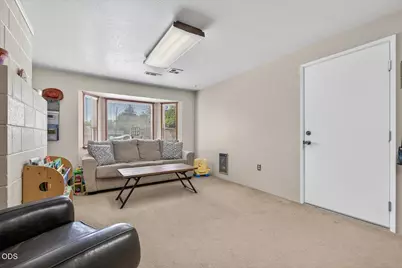 1621 Gayety Lane, Medford, OR 97504 - Photo 14