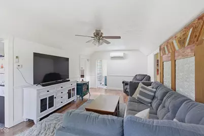 723 NE 12th Street, Grants Pass, OR 97526 - Photo 6