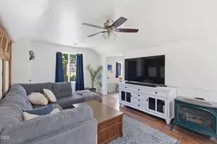 723 NE 12th St, Grants Pass, OR 97526 - Photo 4