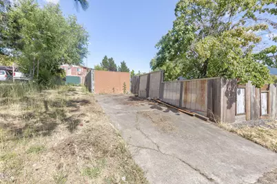 723 NE 12th Street, Grants Pass, OR 97526 - Photo 36
