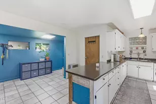 723 NE 12th St, Grants Pass, OR 97526 - Photo 14
