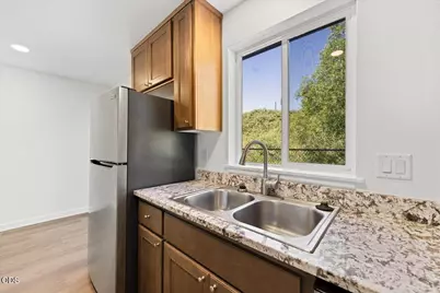610 N Main Street #4D, Phoenix, OR 97535 - Photo 8