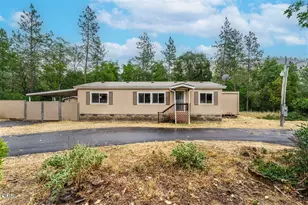 273 Canyon Oak Dr, Grants Pass, OR 97526 - Photo 2