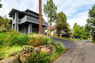 3160 N W Colonial Dr, Bend, OR 97703 - Photo 48
